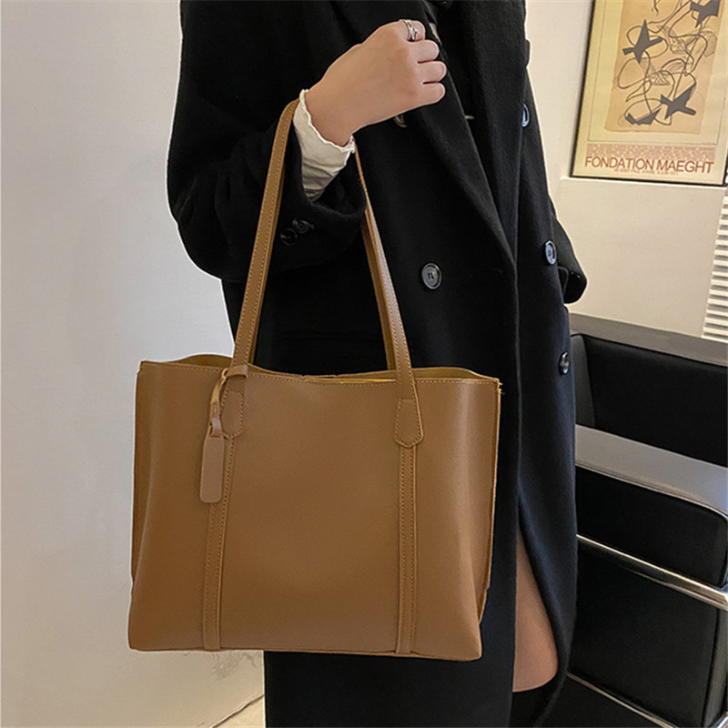 Classic Black Faux Leather Tot - Leather Work Handbags For Women recensione e prezzo