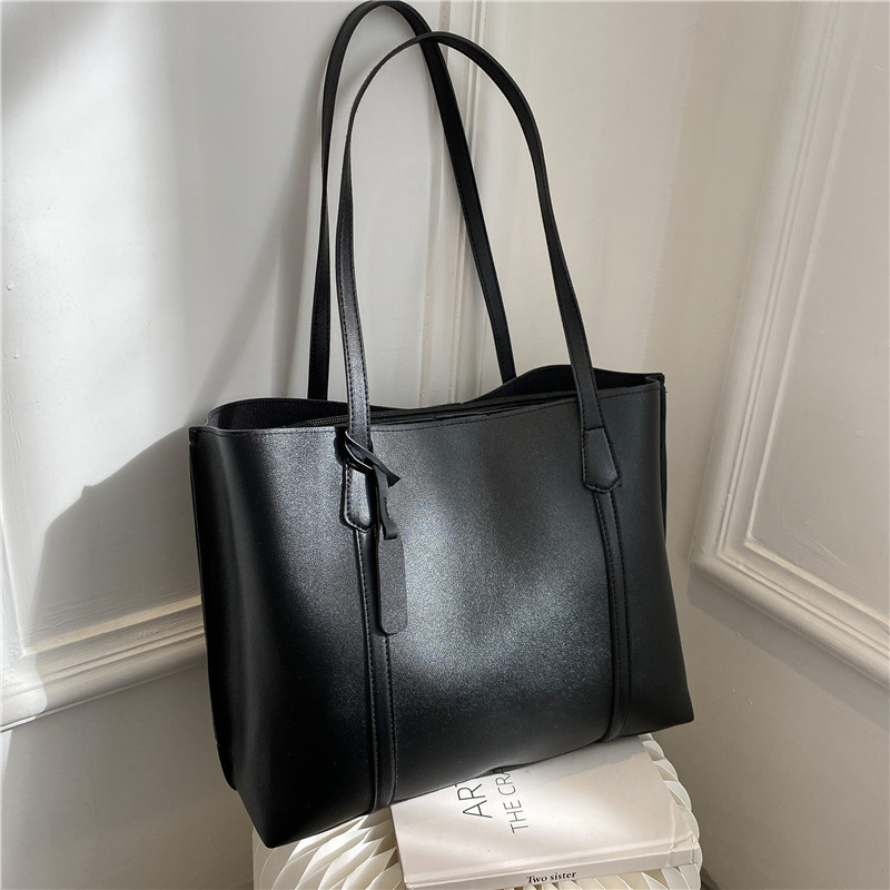 Classic Black Faux Leather Tot - Leather Work Handbags For Women recensione e prezzo