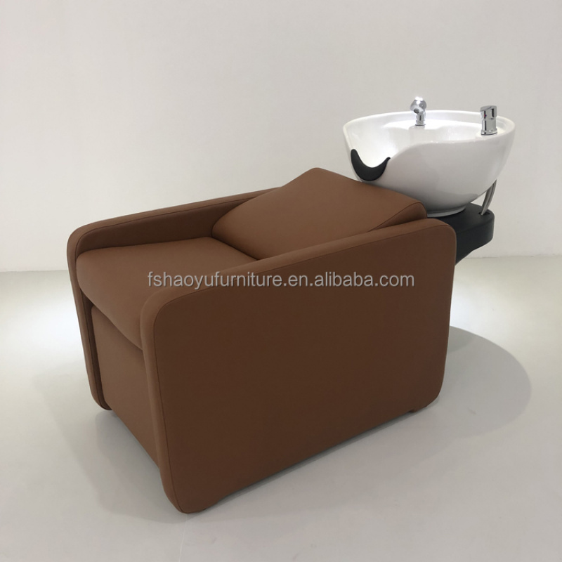 custom.Modern Style Hair Salon - Leatherwork Pony recensione e prezzo
