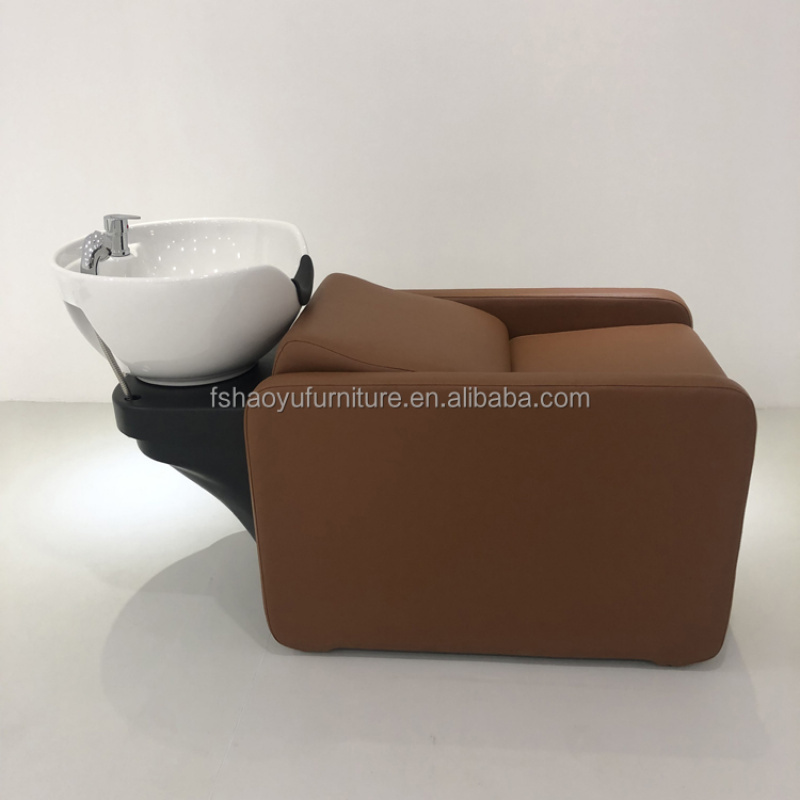 custom.Modern Style Hair Salon - Leatherwork Pony recensione e prezzo